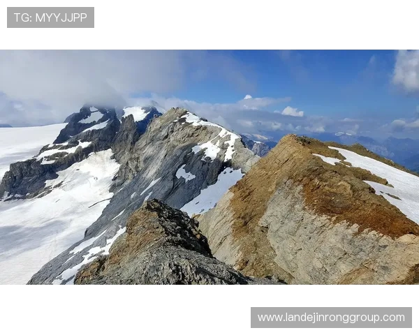 刘磊亲授攀岩技巧与心得体会助你征服高峰挑战自我极限