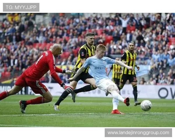 成都足球队与上海足球队赛后复盘实力对比分析与未来展望