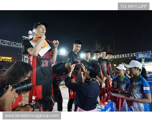 武汉极限运动队在世界街舞大赛中的团队协作表现深度点评与分析