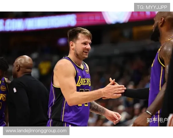 掘金与湖人第五场激战回顾球星表现与战术分析全景呈现 掘金与湖人第五场激战回顾球星表现与战术分析全景呈现