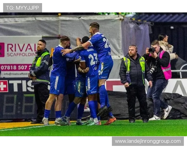 比勒费尔德与德累斯顿激战正酣谁能在这场较量中脱颖而出