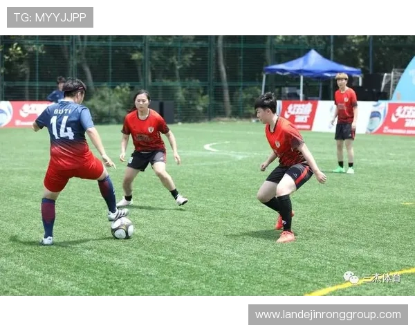 杨伟独家揭秘:深入解析足球技巧与战术心得分享 杨伟独家揭秘:深入解析足球技巧与战术心得分享