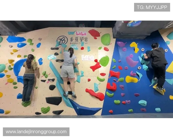 南京攀岩队与深圳攀岩队赛后复盘探讨团队协作的成功与不足