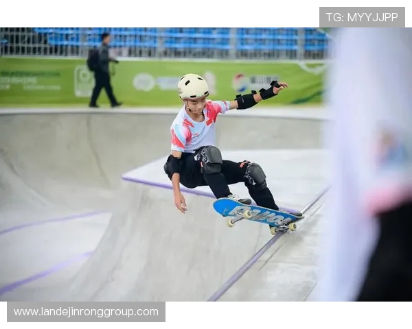 成都滑板队在世界攀岩锦标赛中以62分稳居积分榜首位